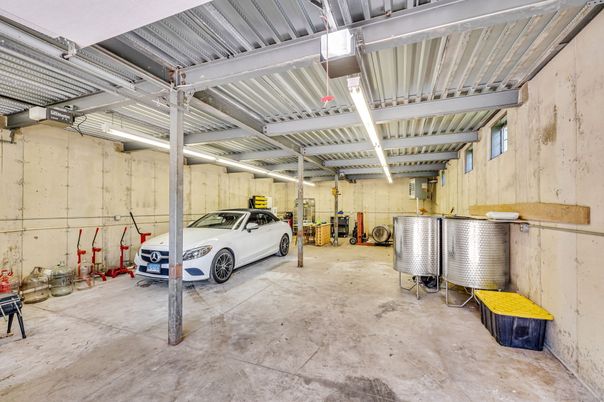 Garage, Interior
