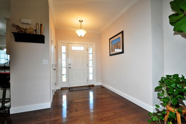 Interior, Pendant Lights, Wood Texture Flooring