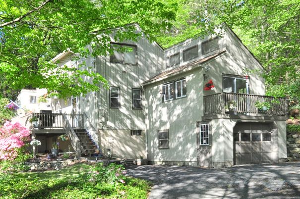 Attached, Exterior, Facade, Rowhouse