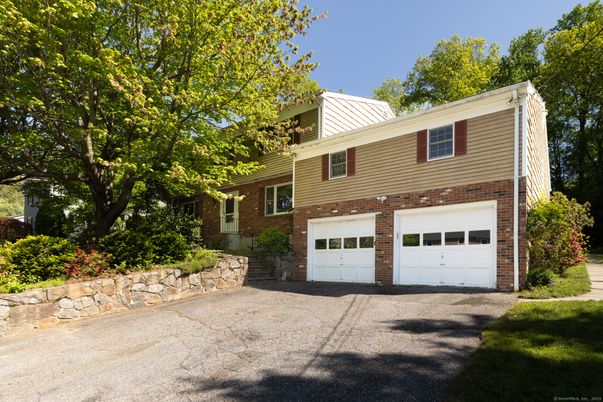 Attached, Exterior, Facade, Brick Facade, Split Level