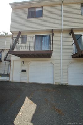 Attached, Exterior, Facade, Rowhouse