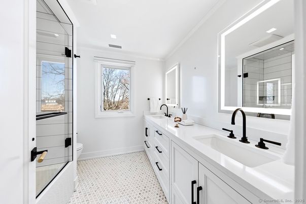 Bathroom, Dual Sink Vanities, Interior, Recessed Lighting