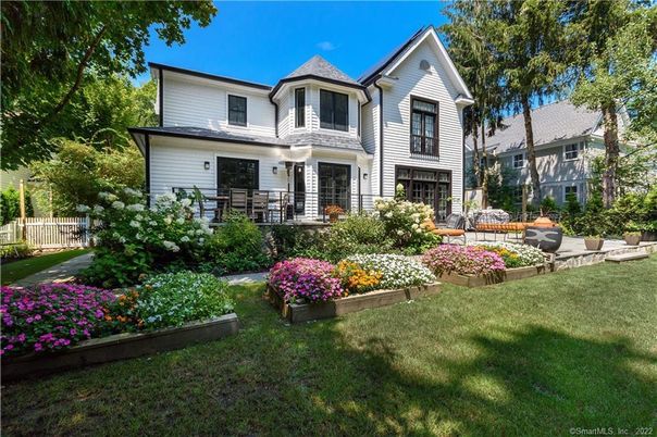 Backyard, Exterior, Facade, Queen Anne Victorian