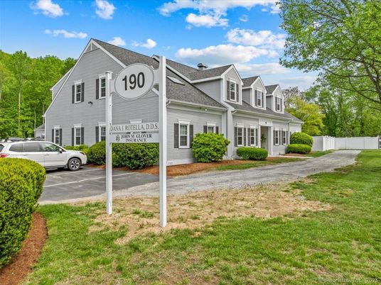 Attached, Exterior, Facade, Cape Cod