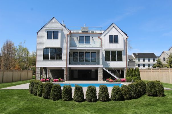 Exterior, Facade, Pool, Farmhouse