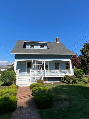 Exterior, Facade, Queen Anne Victorian