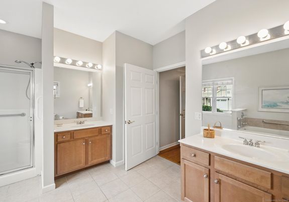 Bathroom, Dual Sink Vanities, Interior