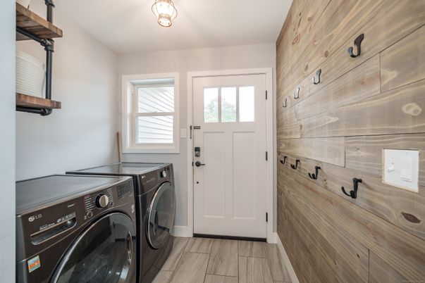 Interior, Washer, Wood Texture Flooring