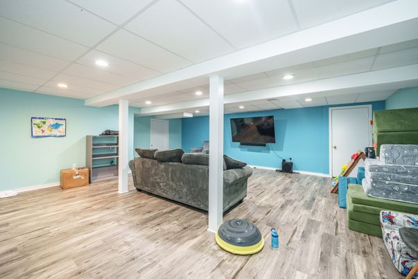 Interior, Recessed Lighting, Wood Texture Flooring