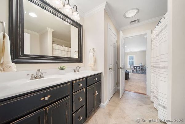 Bathroom, Dual Sink Vanities, Interior, Recessed Lighting