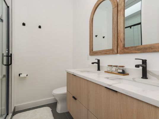 Bathroom, Dual Sink Vanities, Interior