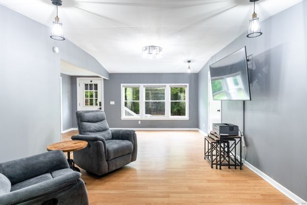 Interior, Pendant Lights, Wood Texture Flooring