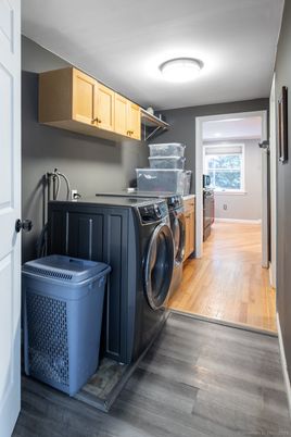 Interior, Washer, Wood Texture Flooring