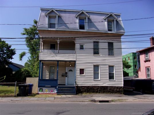Exterior, Facade, American Foursquare