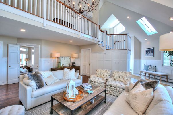 Chandelier, Interior, Living room, Recessed Lighting, Wood Texture Flooring