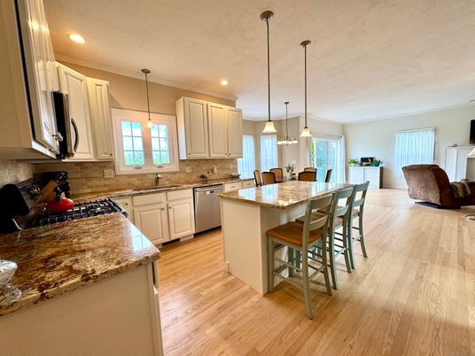 Dining room, Interior, Kitchen, Pendant Lights, Recessed Lighting, Wood Texture Flooring