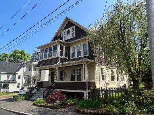 Exterior, Facade, Queen Anne Victorian
