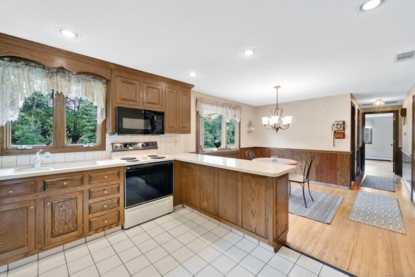 Chandelier, Dining room, Interior, Kitchen, Recessed Lighting, Stainless Steel Appliances, Wood Texture Flooring