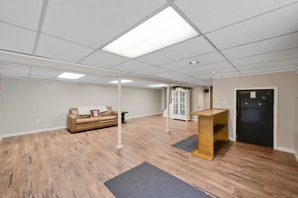 Interior, Recessed Lighting, Wood Texture Flooring