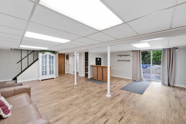 Interior, Recessed Lighting, Wood Texture Flooring