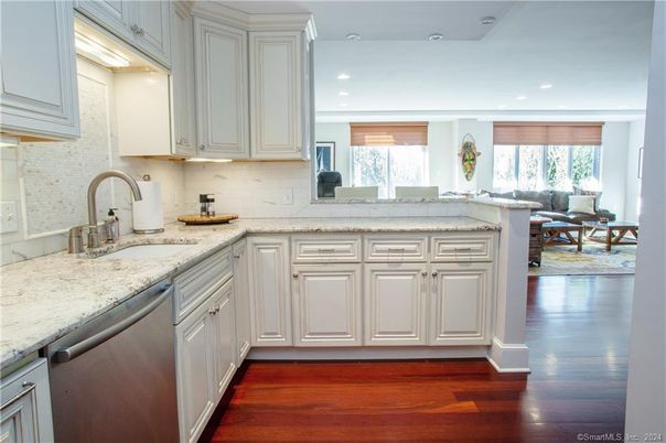 Dining room, Interior, Kitchen, Recessed Lighting, Wood Texture Flooring