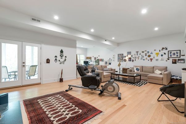 Fitness Equipment, Interior, Living room, Recessed Lighting, Wood Texture Flooring