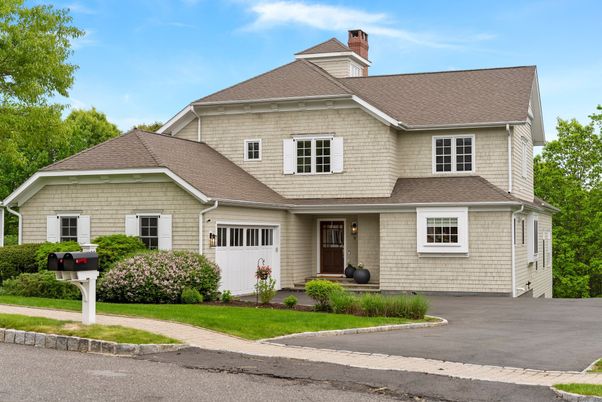 Exterior, Facade, Cape Cod