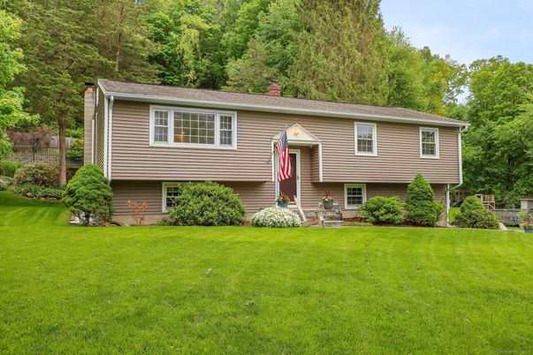 Backyard, Exterior, Facade, Raised Ranch