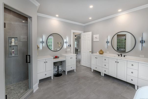 Bathroom, Dual Sink Vanities, Interior, Recessed Lighting