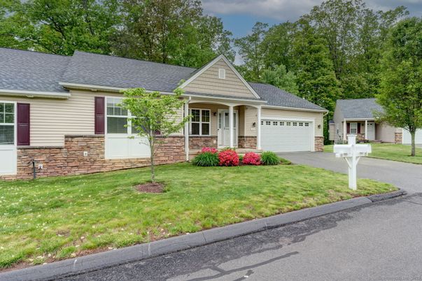 Attached, Exterior, Facade, Ranch