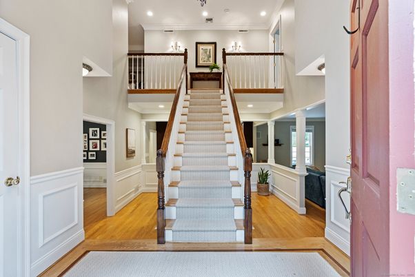 Interior, Recessed Lighting, Wood Texture Flooring