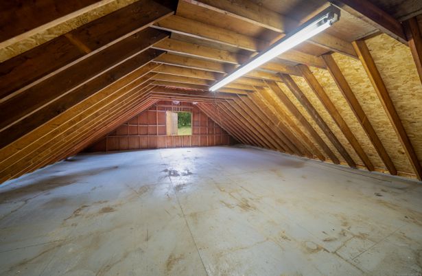Empty room, Interior, Wooden Beams, Wooden Ceilings