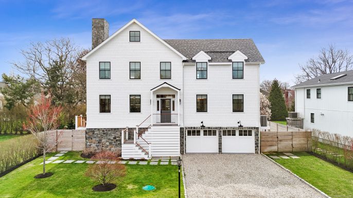 Attached, Exterior, Facade, Farmhouse