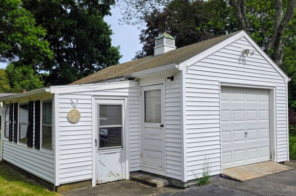 Detached Garage, Exterior