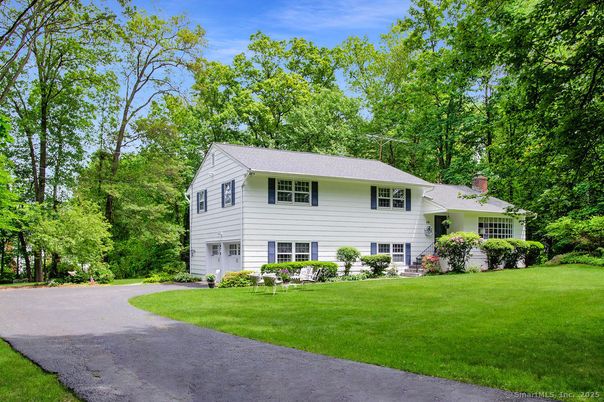 Backyard, Exterior, Facade, Split Level