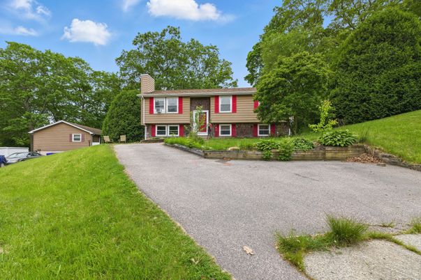 Backyard, Exterior, Facade, Raised Ranch