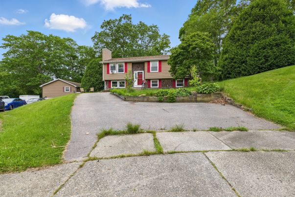Backyard, Exterior, Facade, Raised Ranch