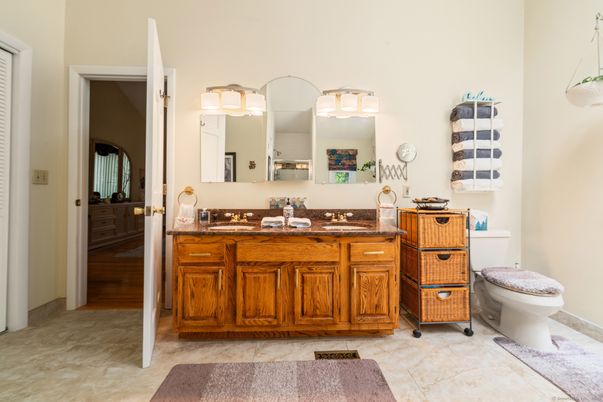 Bathroom, Dual Sink Vanities, Interior