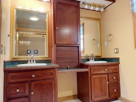 Bathroom, Dual Sink Vanities, Interior