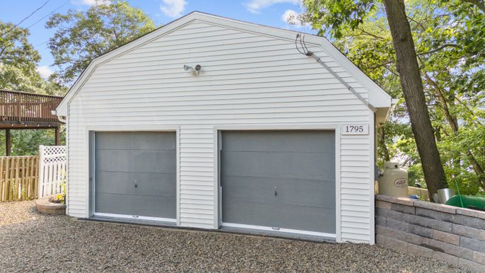 Detached Garage, Exterior