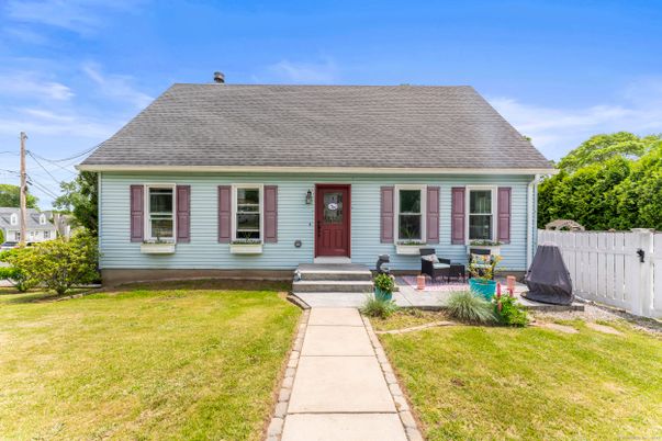 Exterior, Facade, Cape Cod