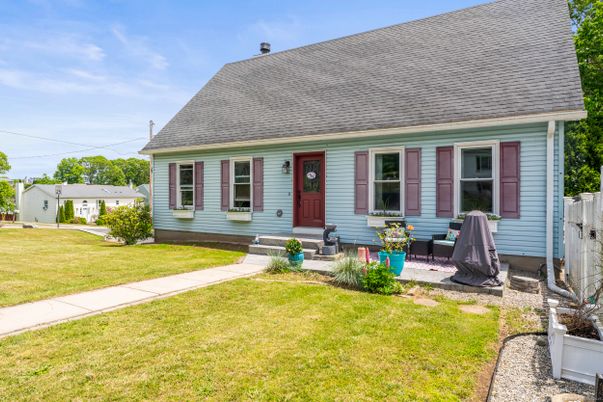 Exterior, Facade, Cape Cod