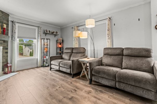 Interior, Living room, Pendant Lights, Wood Texture Flooring