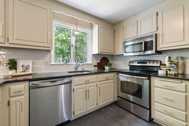 Interior, Kitchen, Pendant Lights, Stainless Steel Appliances