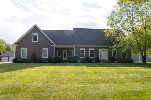 Exterior, Facade, Ranch
