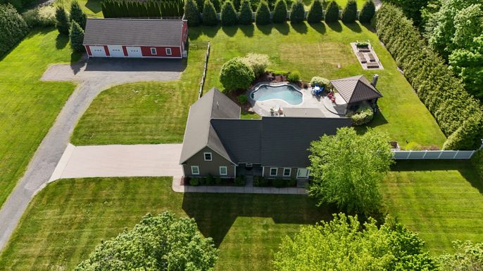 Exterior, Drone