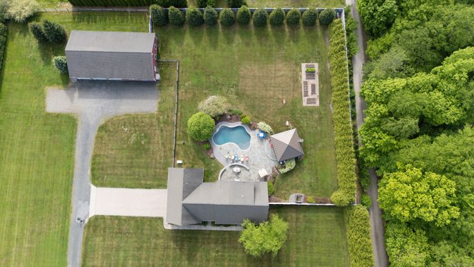 Exterior, Drone