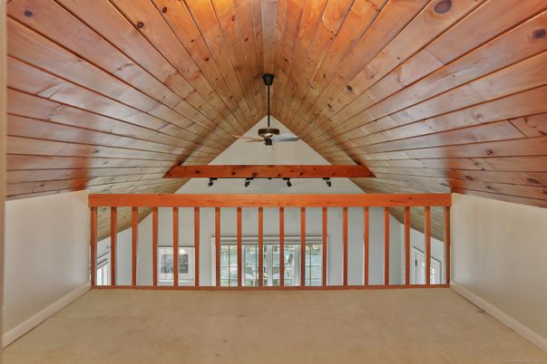 Empty room, Interior, Wooden Ceilings, Wooden Walls