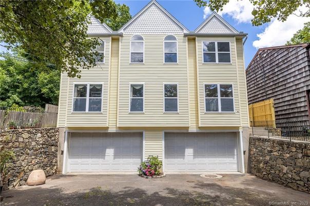 Attached, Exterior, Facade, Rowhouse