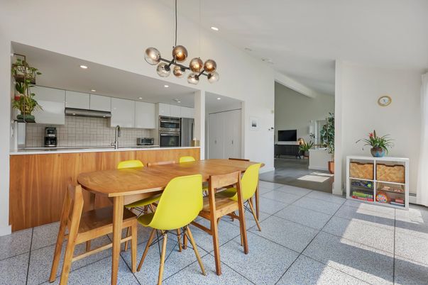 Dining room, Interior, Kitchen, Pendant Lights, Recessed Lighting, Stainless Steel Appliances